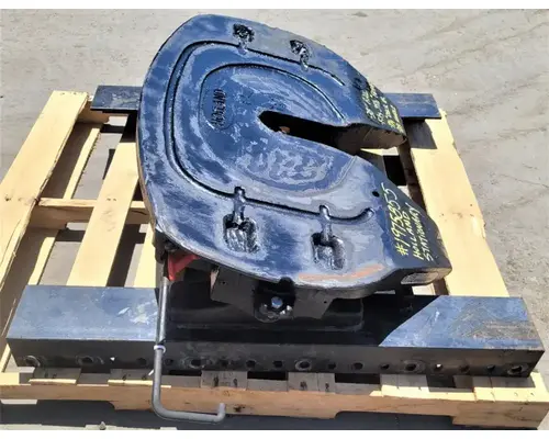 FREIGHTLINER M2 106 Fifth Wheel