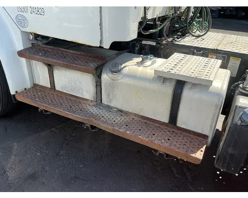 FREIGHTLINER M2 106 Fuel Tank