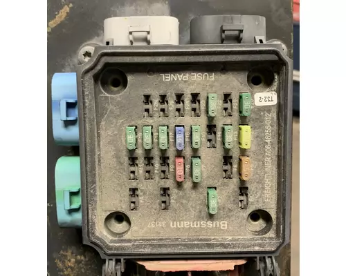 FREIGHTLINER M2 106 Fuse Box