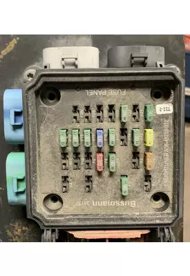 FREIGHTLINER M2 106 Fuse Box