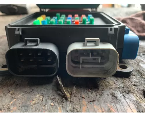 FREIGHTLINER M2 106 Fuse Box