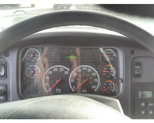 FREIGHTLINER M2 106 GAUGE CLUSTER