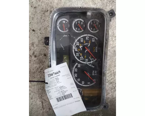 FREIGHTLINER M2 106 GAUGE CLUSTER