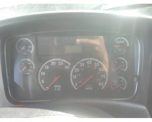 FREIGHTLINER M2 106 GAUGE CLUSTER