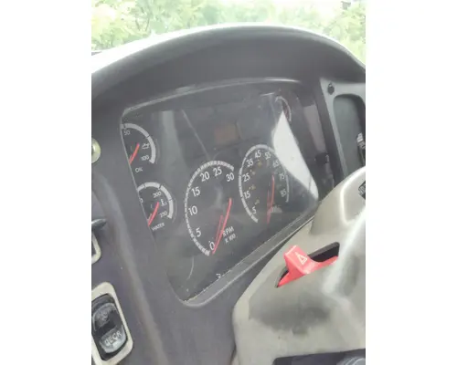 FREIGHTLINER M2 106 GAUGE CLUSTER