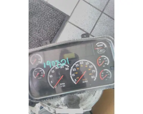 FREIGHTLINER M2 106 GAUGE CLUSTER