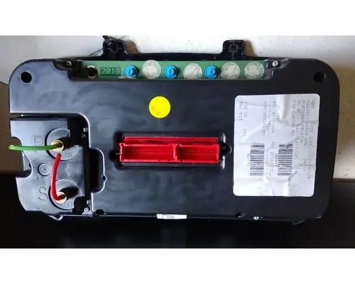 FREIGHTLINER M2 106 GAUGE CLUSTER