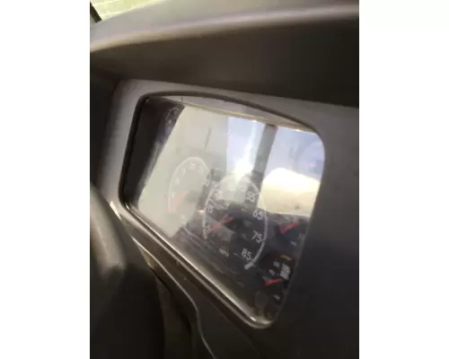 FREIGHTLINER M2 106 GAUGE CLUSTER