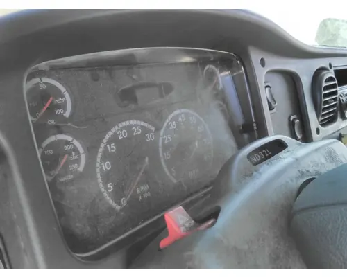 FREIGHTLINER M2 106 GAUGE CLUSTER