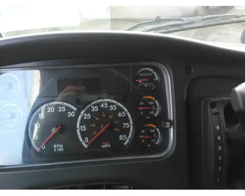 FREIGHTLINER M2 106 GAUGE CLUSTER