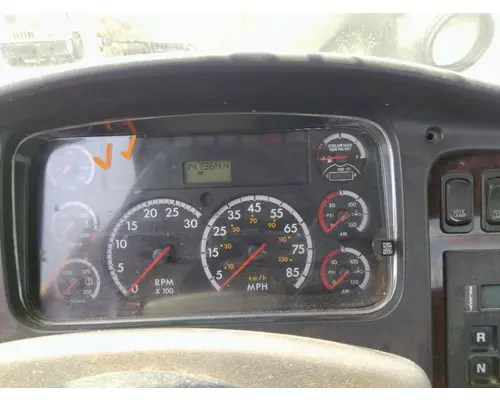 FREIGHTLINER M2 106 GAUGE CLUSTER