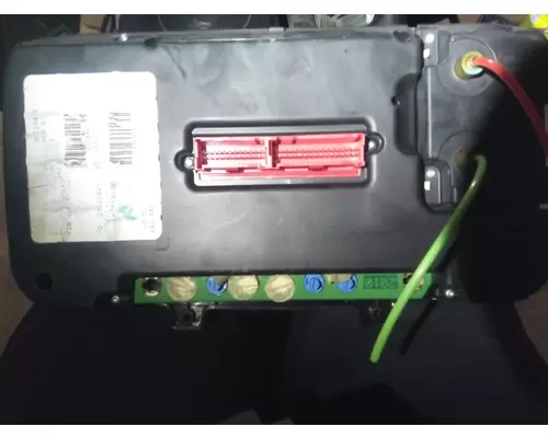 FREIGHTLINER M2 106 GAUGE CLUSTER