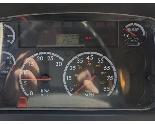 FREIGHTLINER M2 106 GAUGE CLUSTER