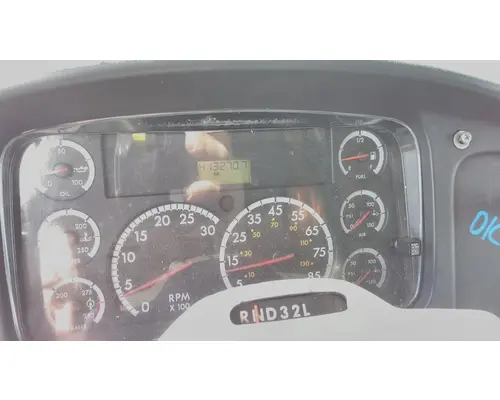FREIGHTLINER M2 106 GAUGE CLUSTER