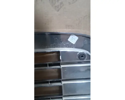 FREIGHTLINER M2 106 Grille