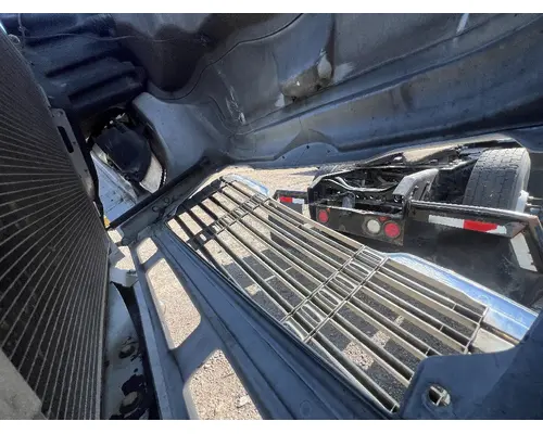 FREIGHTLINER M2 106 Grille