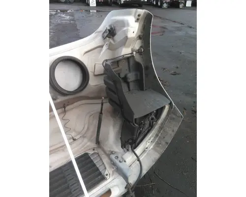 FREIGHTLINER M2 106 HOOD