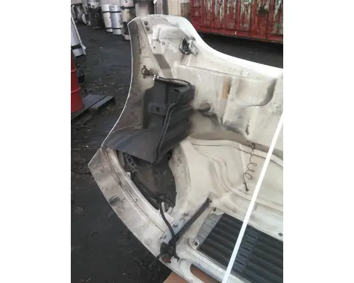 FREIGHTLINER M2 106 HOOD