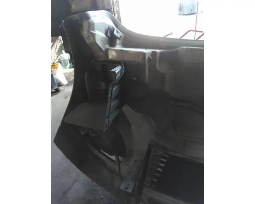 FREIGHTLINER M2 106 HOOD