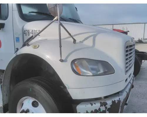 FREIGHTLINER M2 106 HOOD