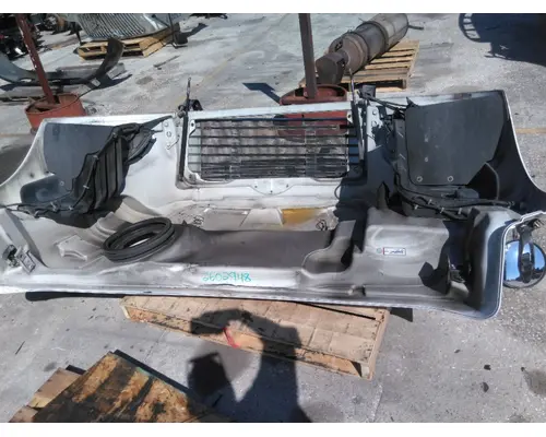 FREIGHTLINER M2 106 HOOD