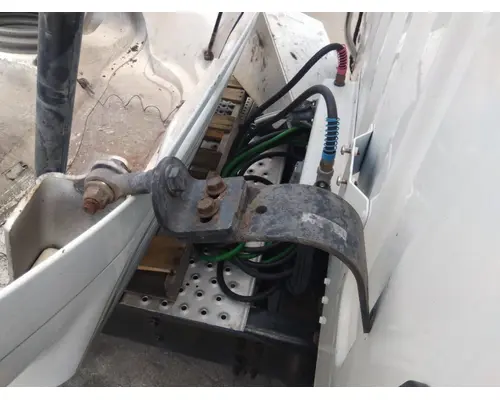 FREIGHTLINER M2 106 HOOD