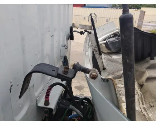 FREIGHTLINER M2 106 HOOD