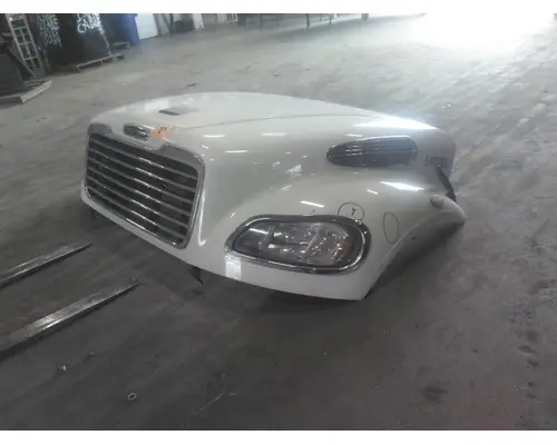 FREIGHTLINER M2 106 HOOD