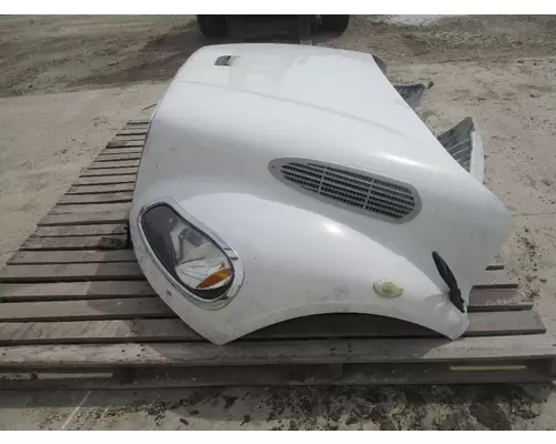 FREIGHTLINER M2 106 HOOD