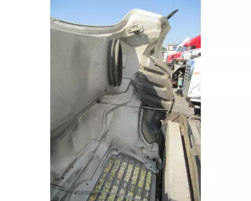 FREIGHTLINER M2 106 HOOD