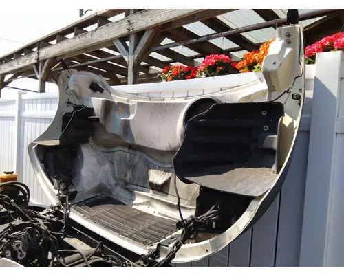 FREIGHTLINER M2 106 HOOD