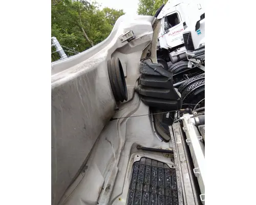 FREIGHTLINER M2 106 HOOD