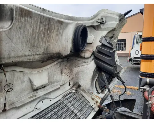 FREIGHTLINER M2 106 HOOD