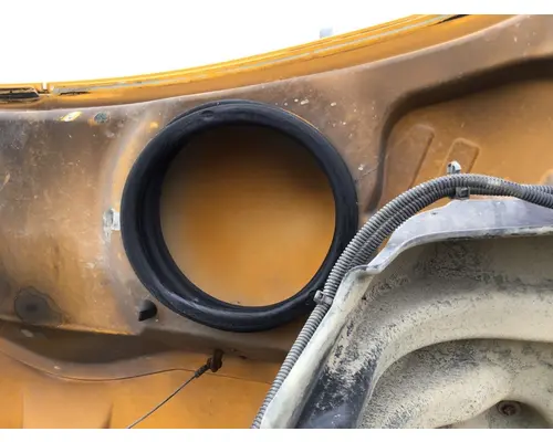 FREIGHTLINER M2 106 HOOD