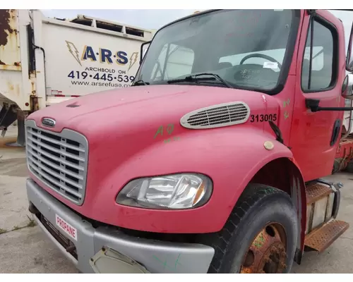 FREIGHTLINER M2 106 HOOD