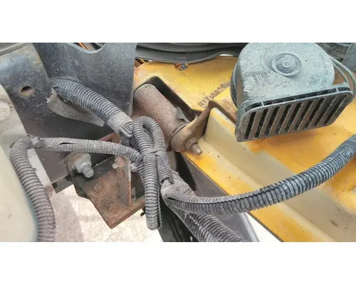 FREIGHTLINER M2 106 HOOD