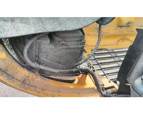 FREIGHTLINER M2 106 HOOD