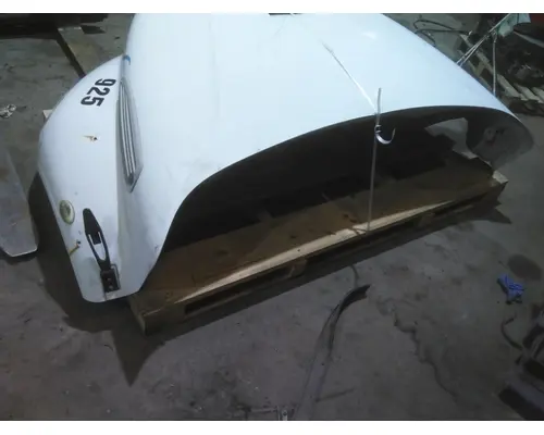 FREIGHTLINER M2 106 HOOD