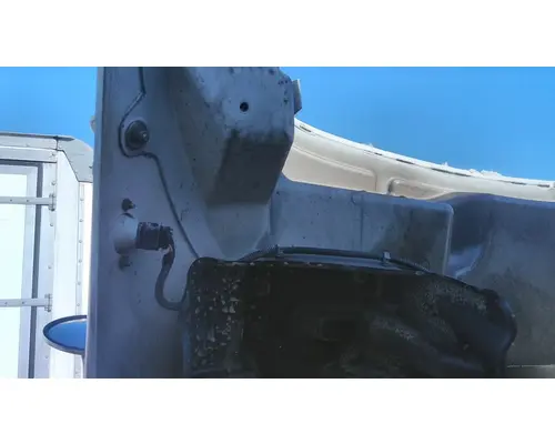 FREIGHTLINER M2 106 HOOD