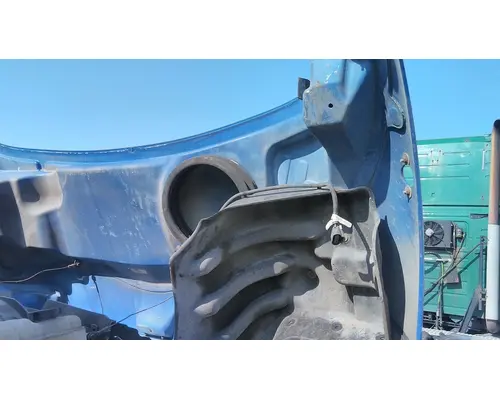 FREIGHTLINER M2 106 HOOD