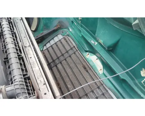 FREIGHTLINER M2 106 HOOD