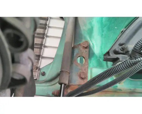 FREIGHTLINER M2 106 HOOD