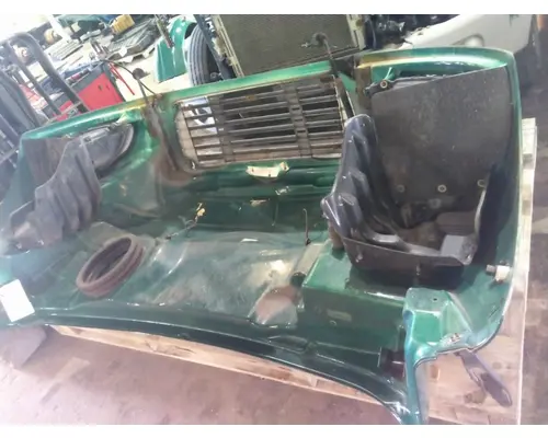 FREIGHTLINER M2 106 HOOD