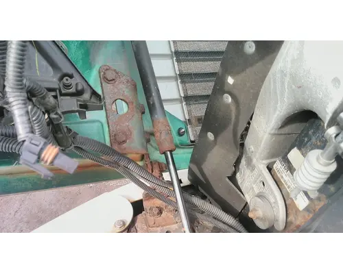 FREIGHTLINER M2 106 HOOD