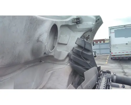FREIGHTLINER M2 106 HOOD