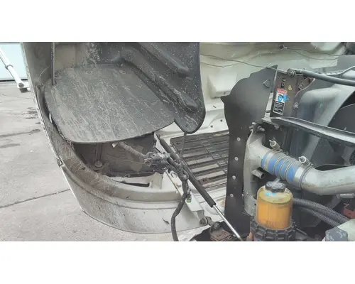 FREIGHTLINER M2 106 HOOD
