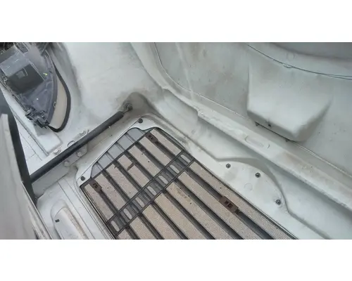 FREIGHTLINER M2 106 HOOD