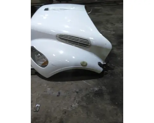 FREIGHTLINER M2 106 HOOD
