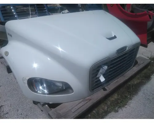 FREIGHTLINER M2 106 HOOD