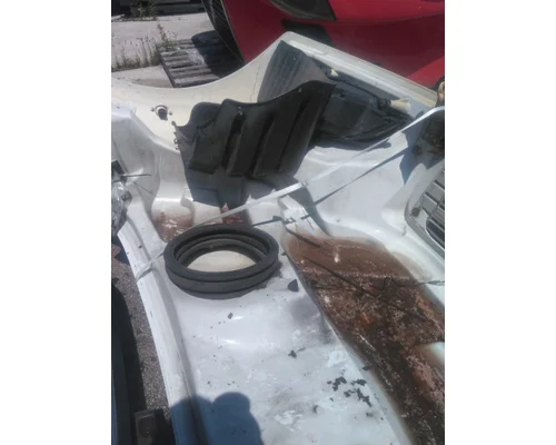 FREIGHTLINER M2 106 HOOD